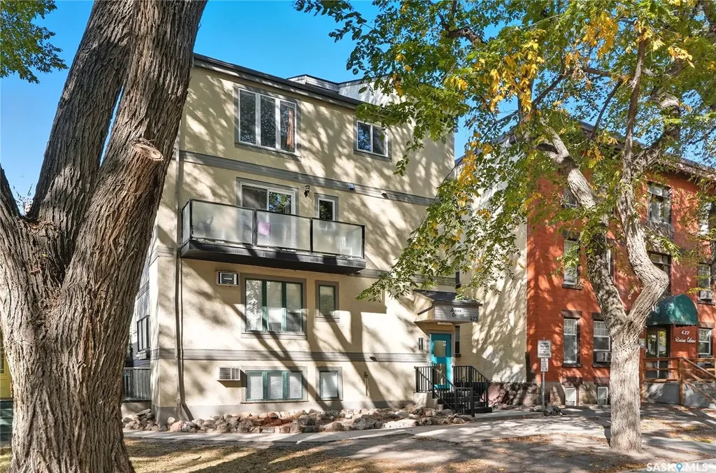 423 4th Avenue N Saskatoon SK S7K 2M4
