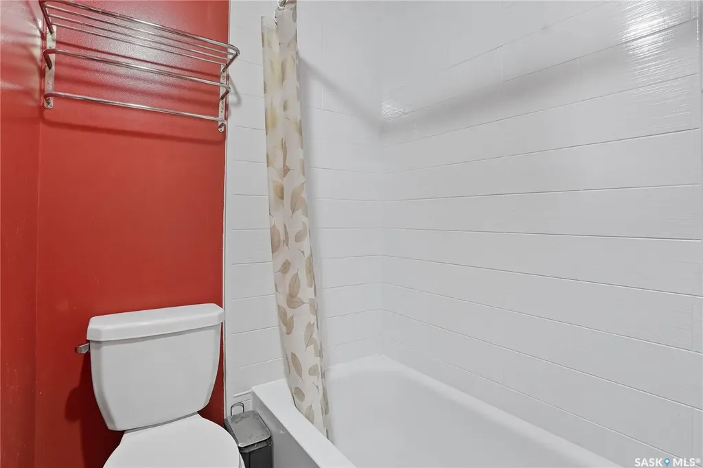 423 4th Avenue N Saskatoon SK S7K 2M4