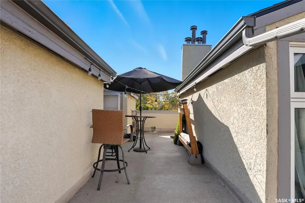 423 4th Avenue N Saskatoon SK S7K 2M4