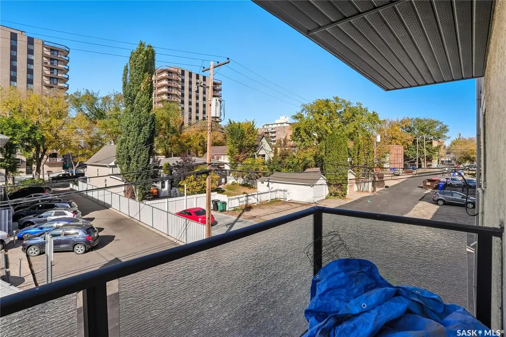 423 4th Avenue N Saskatoon SK S7K 2M4