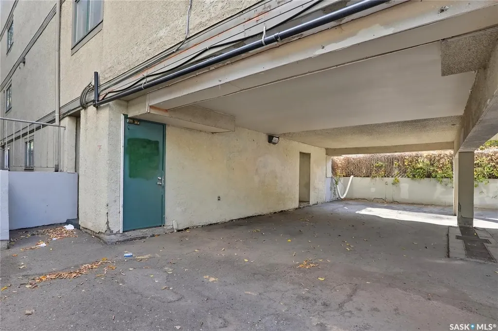 423 4th Avenue N Saskatoon SK S7K 2M4