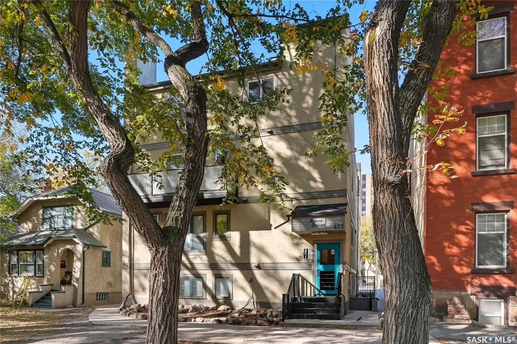 423 4th Avenue N Saskatoon SK S7K 2M4