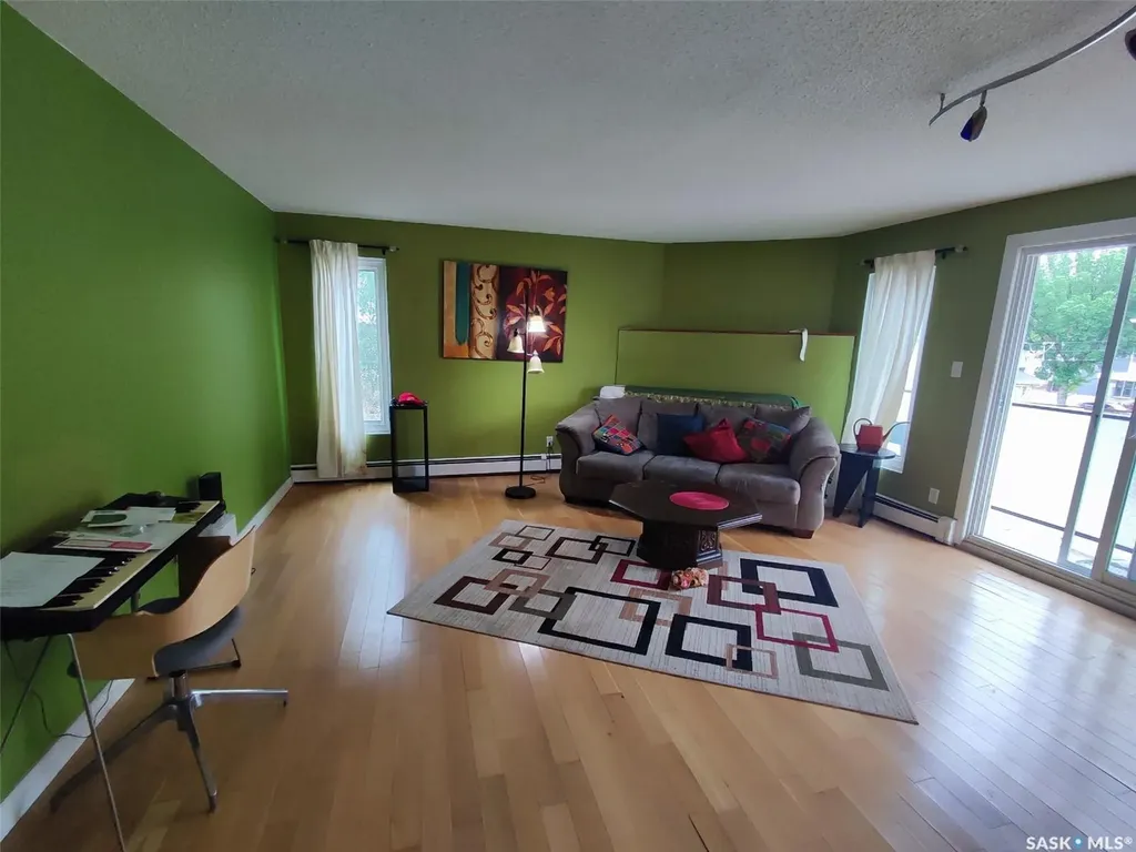 423 4th Avenue N Saskatoon SK S7K 2M4