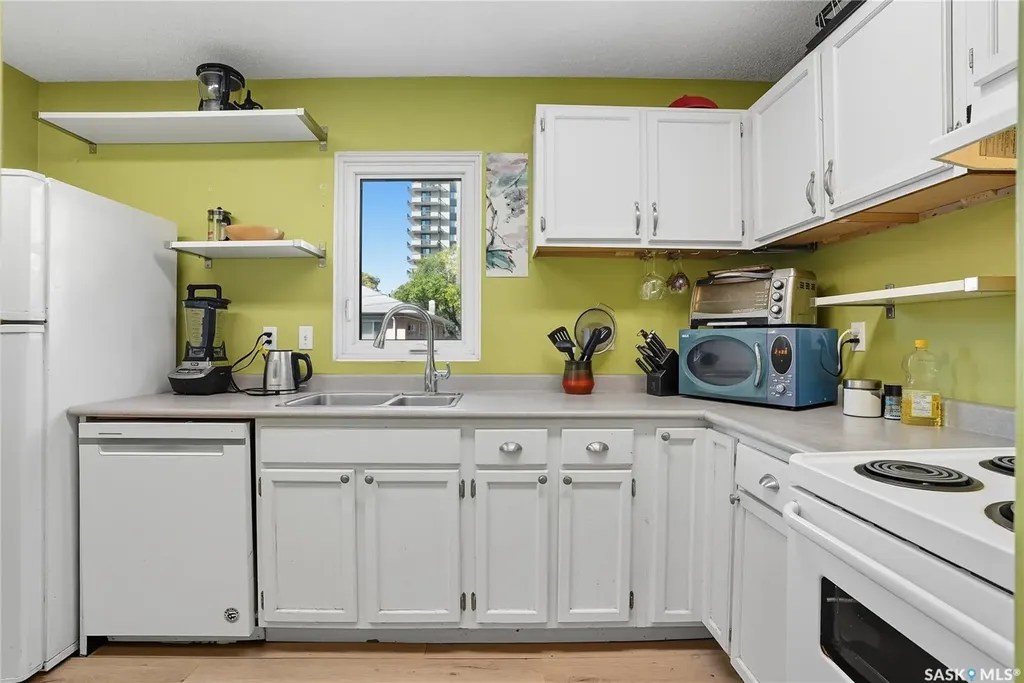 423 4th Avenue N Saskatoon SK S7K 2M4