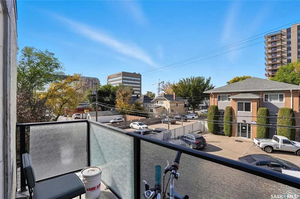 423 4th Avenue N Saskatoon SK S7K 2M4