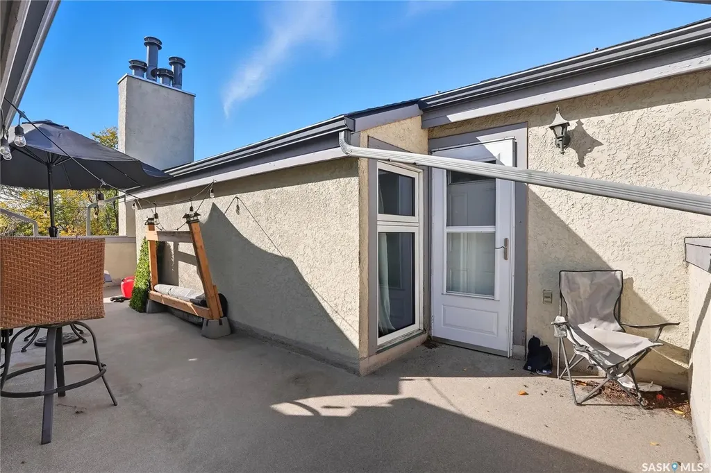 423 4th Avenue N Saskatoon SK S7K 2M4