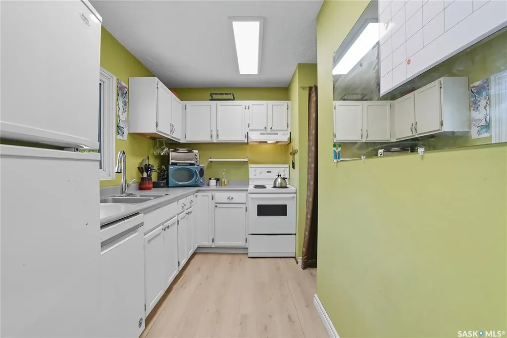 423 4th Avenue N Saskatoon SK S7K 2M4