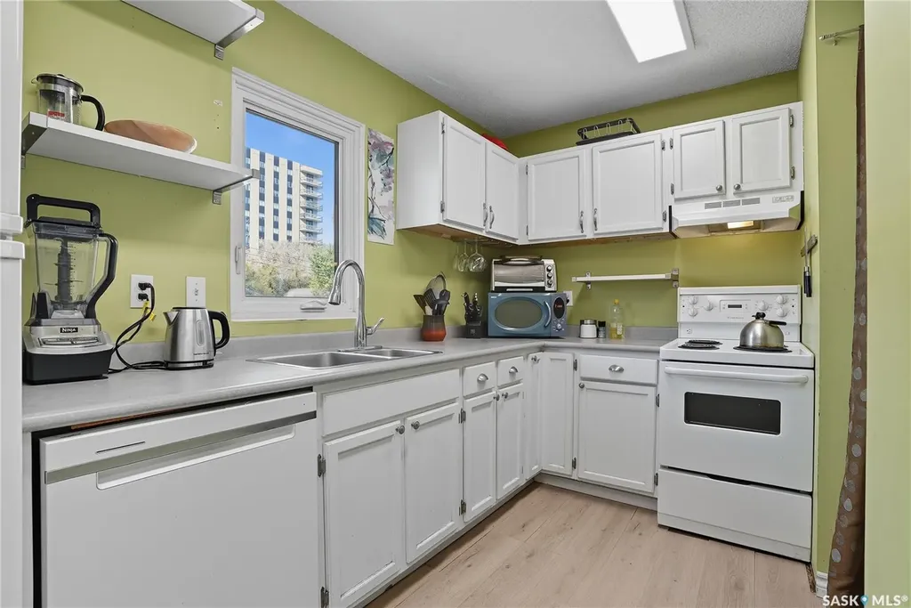 423 4th Avenue N Saskatoon SK S7K 2M4