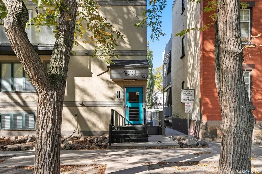 423 4th Avenue N Saskatoon SK S7K 2M4
