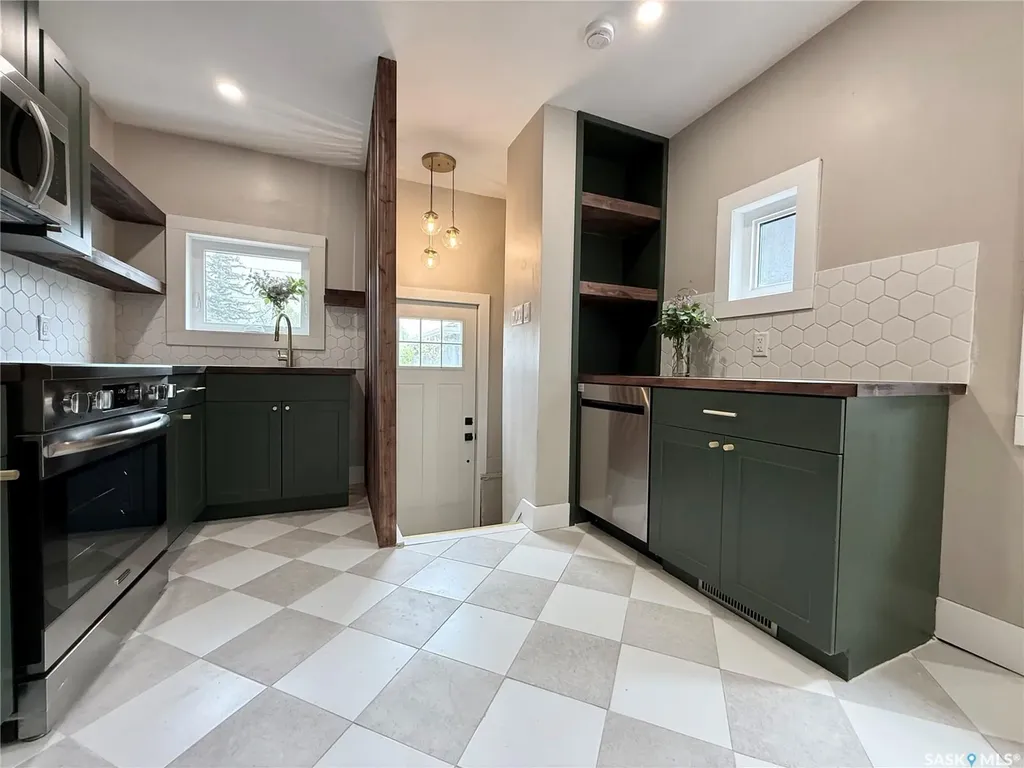 2471 Broder Street Regina SK S4N 3T1