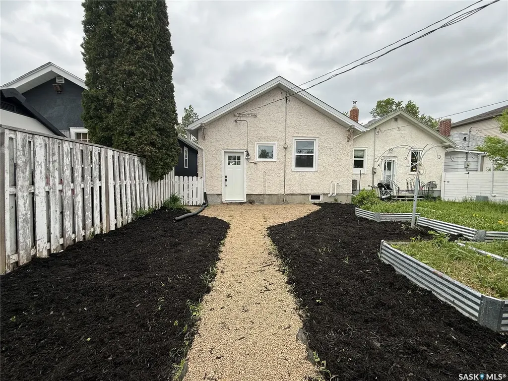 2471 Broder Street Regina SK S4N 3T1