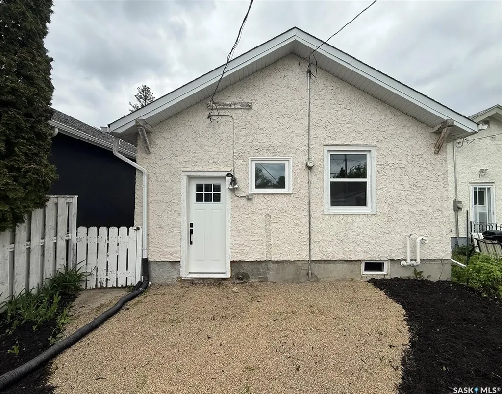 2471 Broder Street Regina SK S4N 3T1