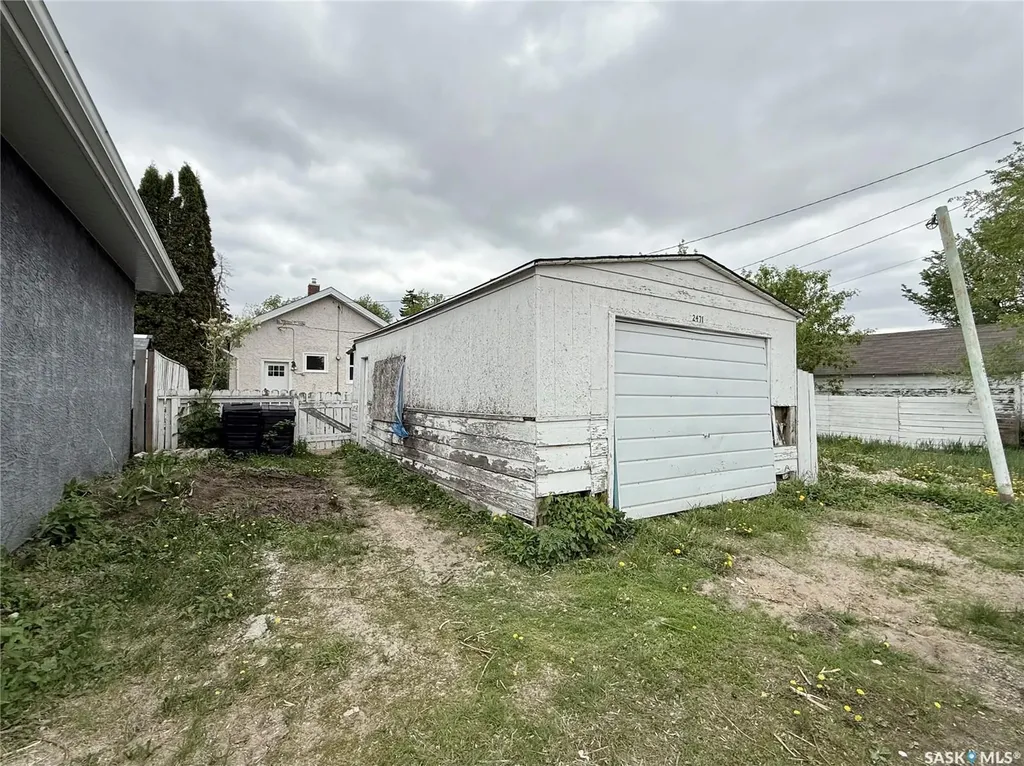 2471 Broder Street Regina SK S4N 3T1