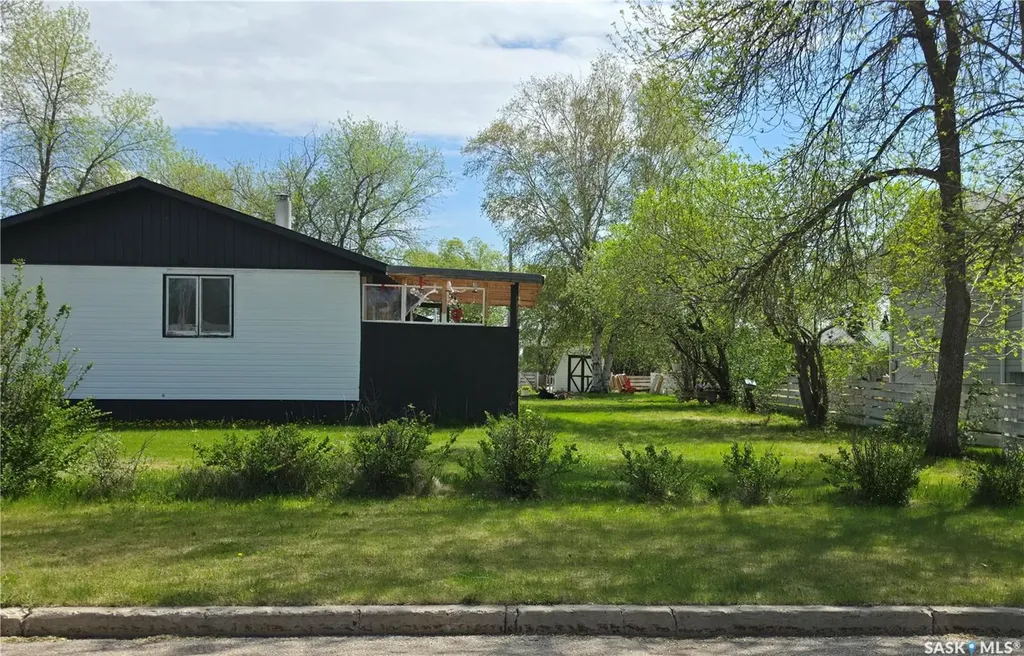 38 6th Street SE Preeceville SK S0A 3B0