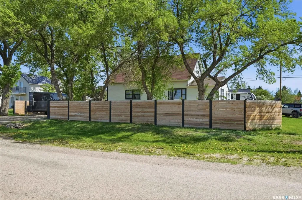 780 Railway Avenue Elbow SK S0H 1J0