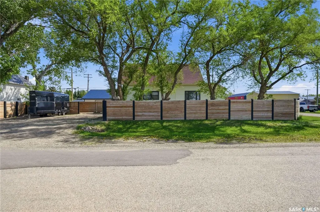 780 Railway Avenue Elbow SK S0H 1J0