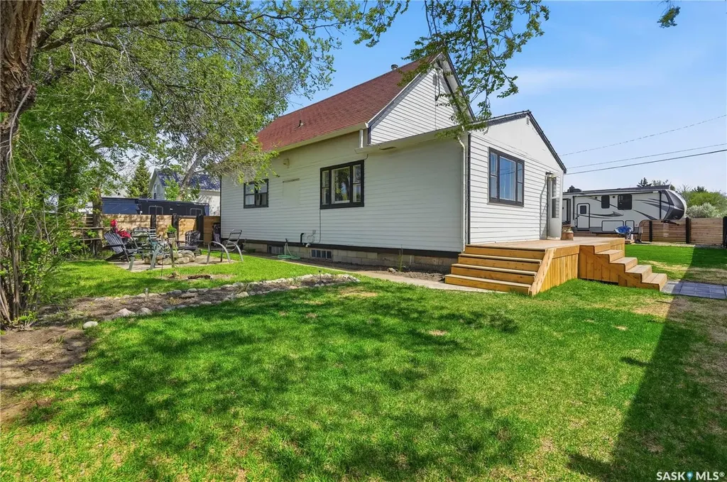 780 Railway Avenue Elbow SK S0H 1J0