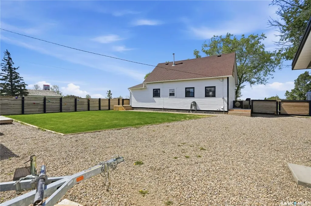780 Railway Avenue Elbow SK S0H 1J0