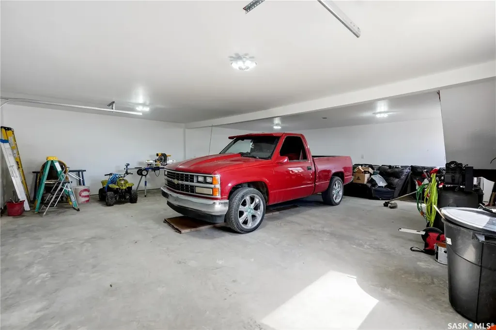 780 Railway Avenue Elbow SK S0H 1J0