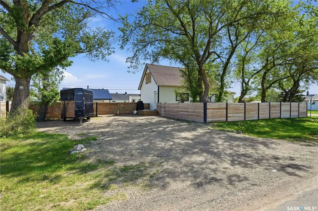 780 Railway Avenue Elbow SK S0H 1J0