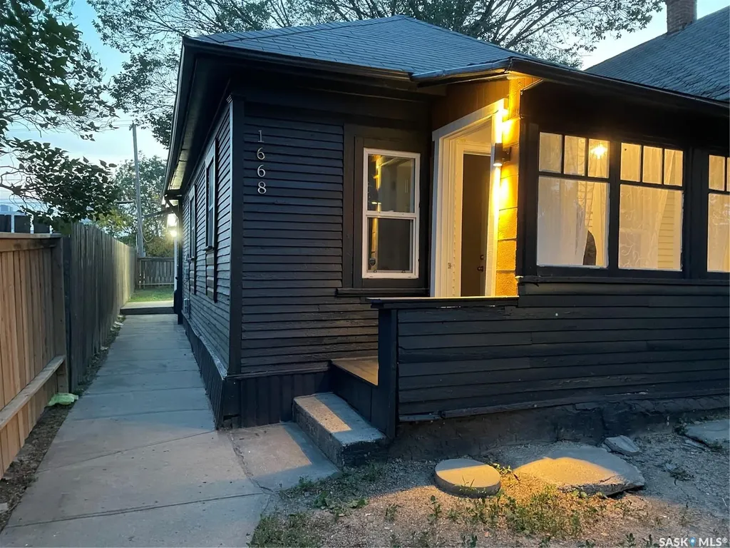 1668 Ottawa Street Regina SK S4P 1N9