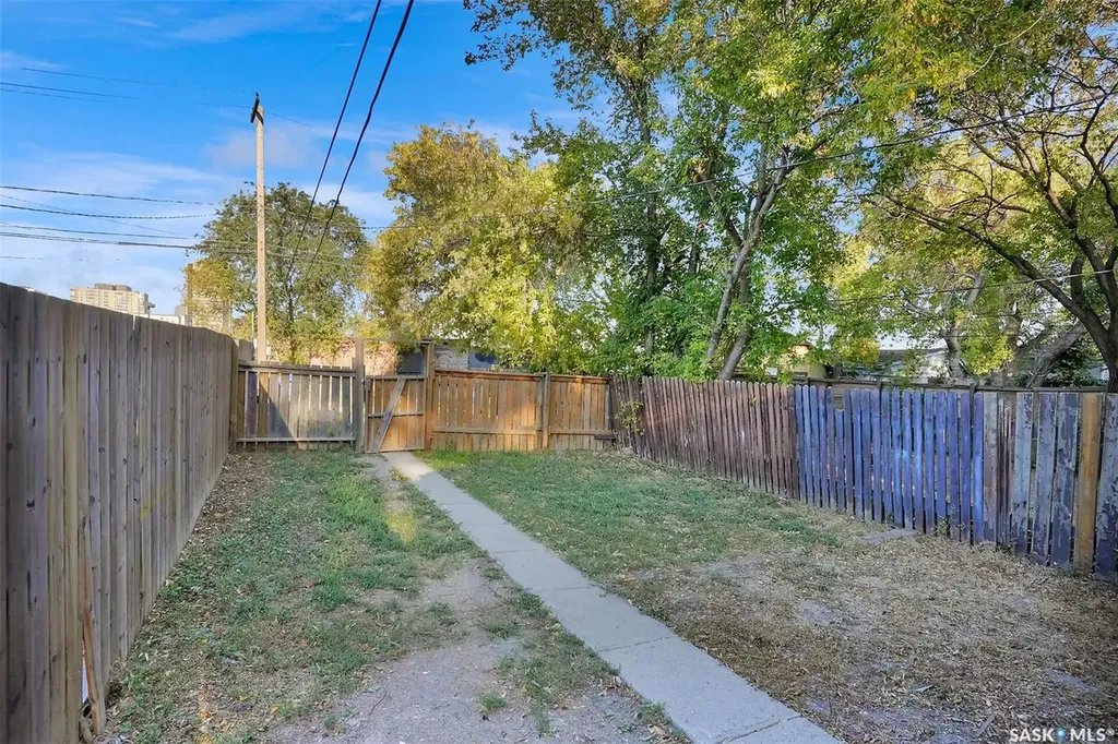 1668 Ottawa Street Regina SK S4P 1N9
