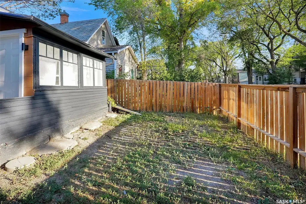 1668 Ottawa Street Regina SK S4P 1N9