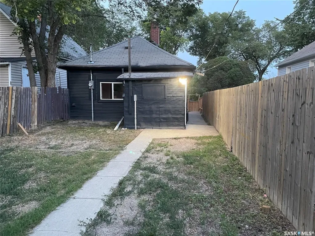 1668 Ottawa Street Regina SK S4P 1N9