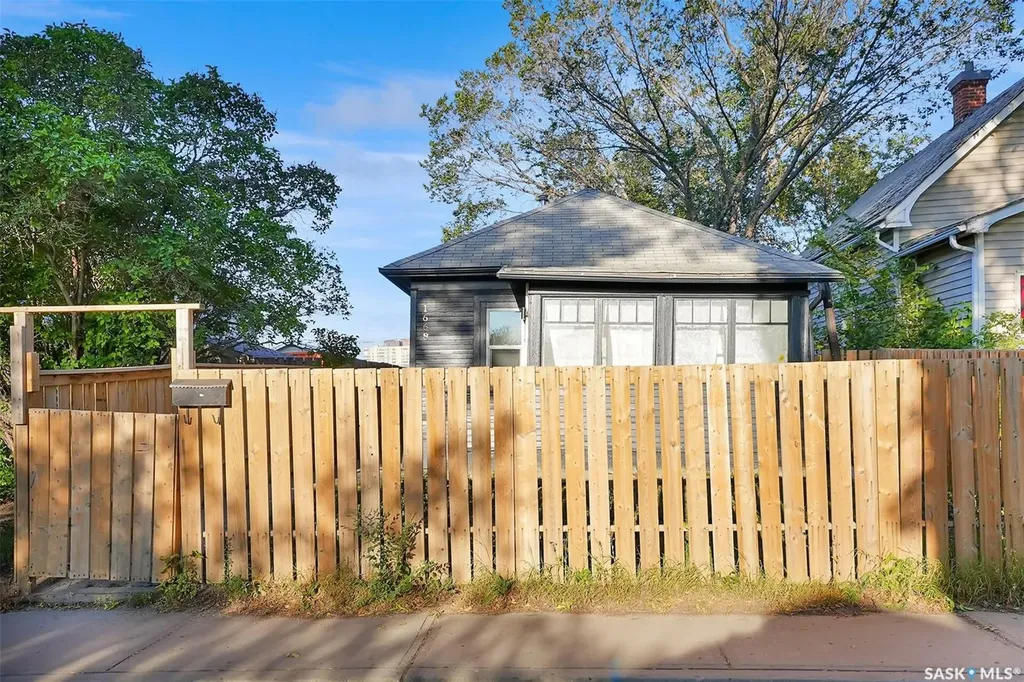 1668 Ottawa Street Regina SK S4P 1N9