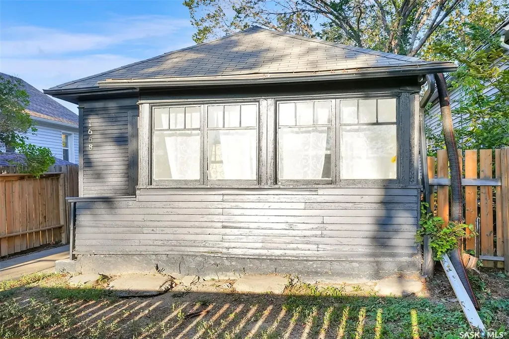 1668 Ottawa Street Regina SK S4P 1N9