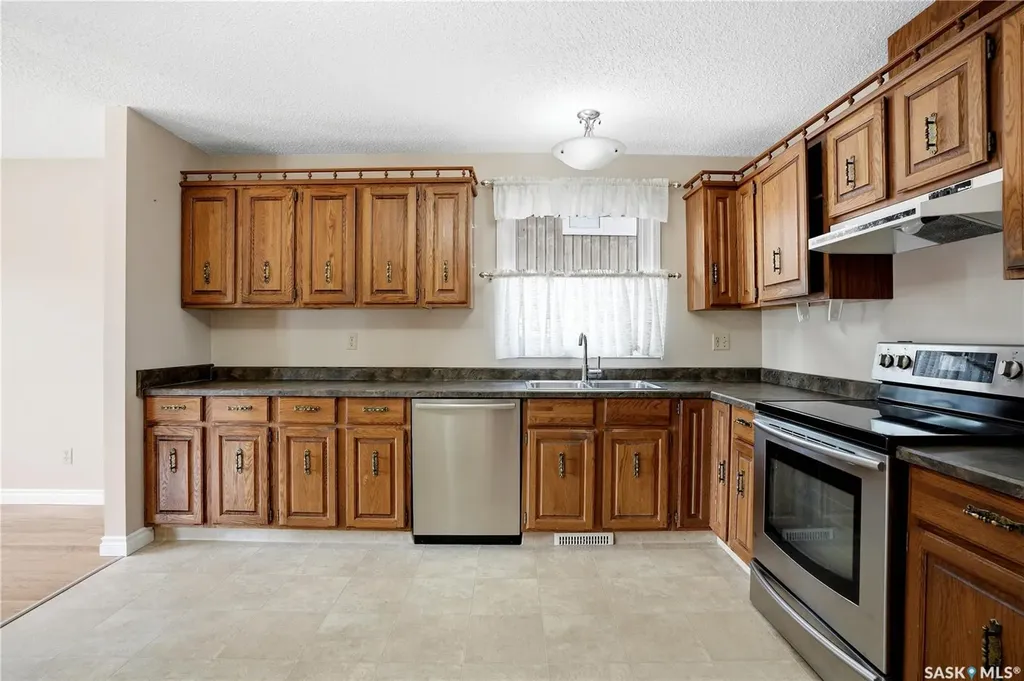 579 Tobin Crescent Saskatoon SK S7K 4N9