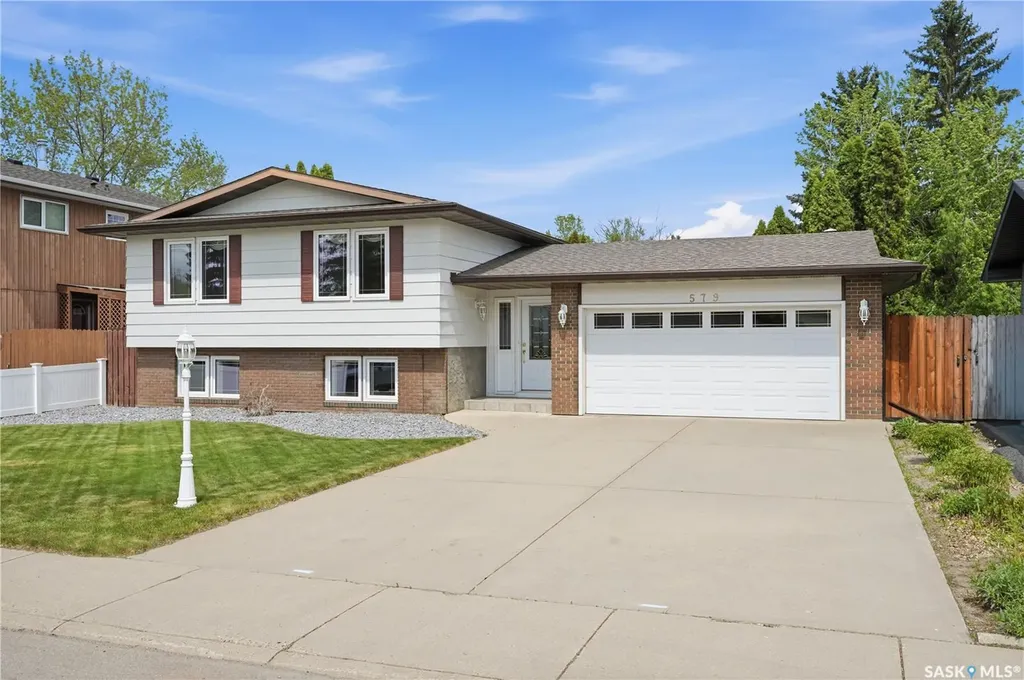 579 Tobin Crescent Saskatoon SK S7K 4N9