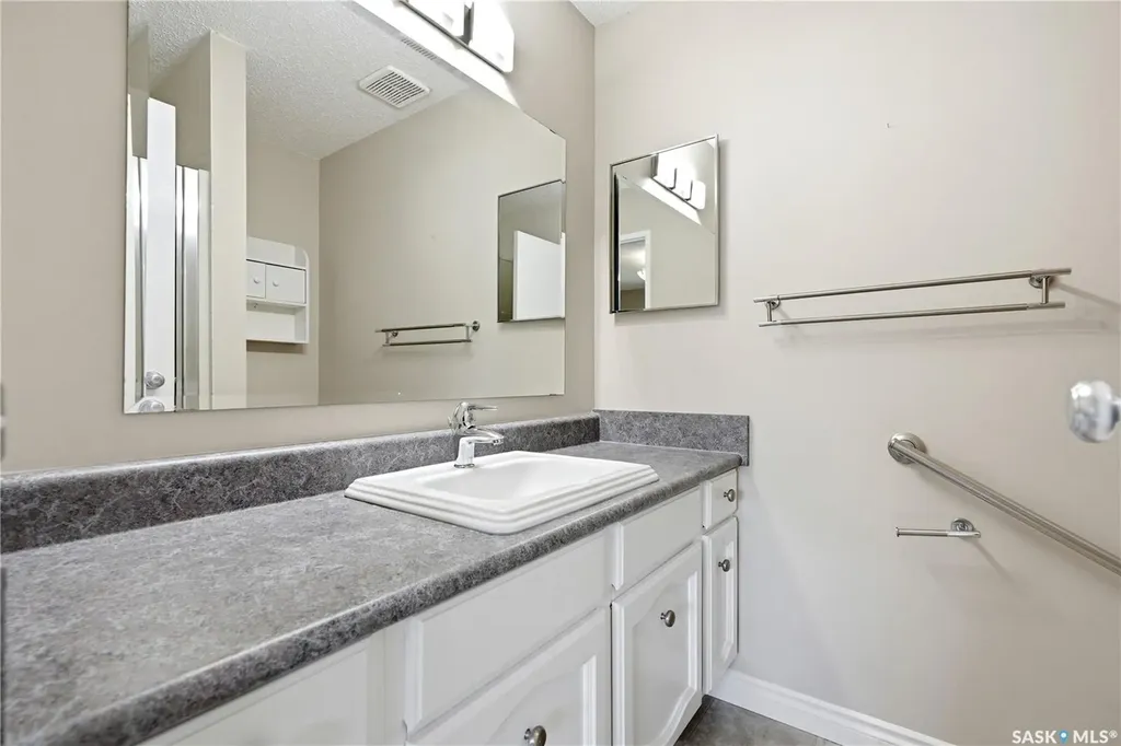 579 Tobin Crescent Saskatoon SK S7K 4N9