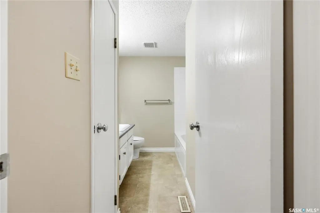 579 Tobin Crescent Saskatoon SK S7K 4N9
