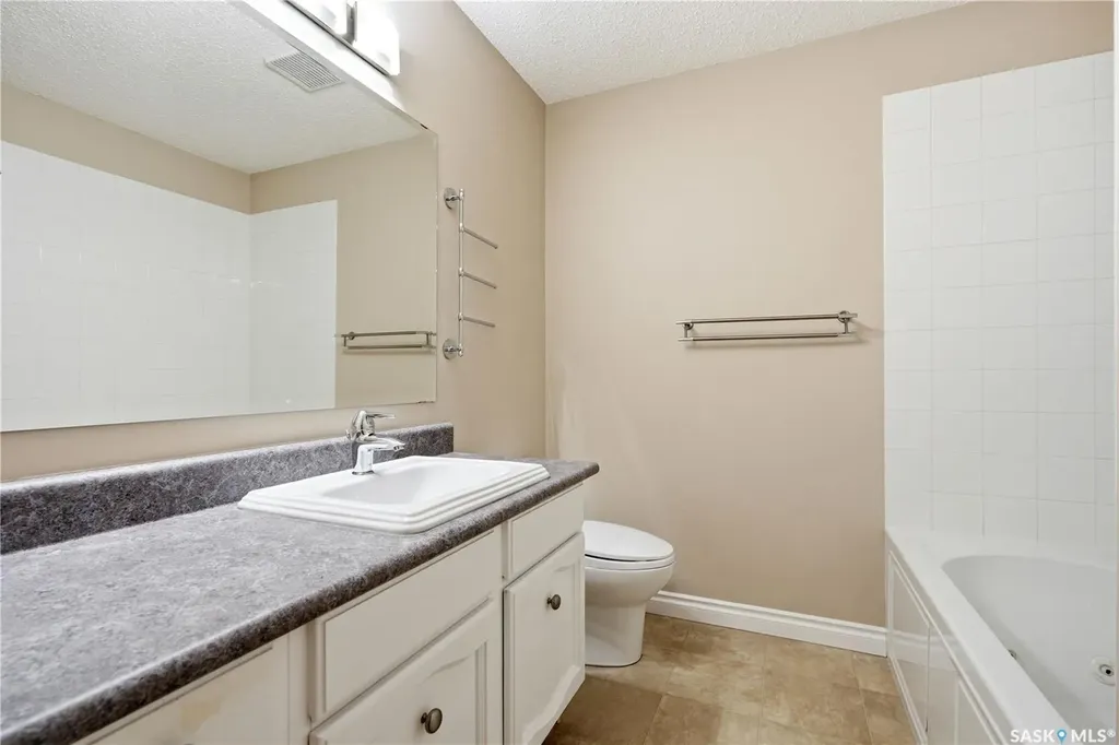 579 Tobin Crescent Saskatoon SK S7K 4N9