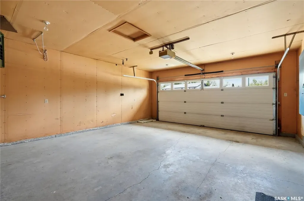 579 Tobin Crescent Saskatoon SK S7K 4N9