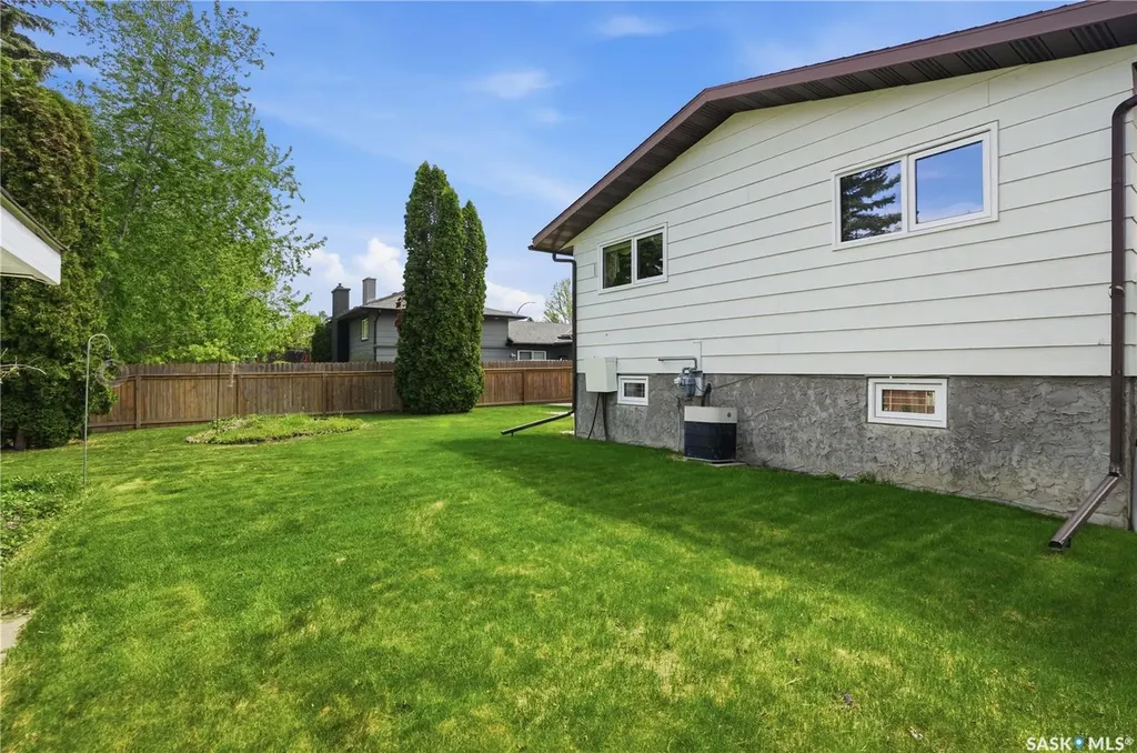 579 Tobin Crescent Saskatoon SK S7K 4N9