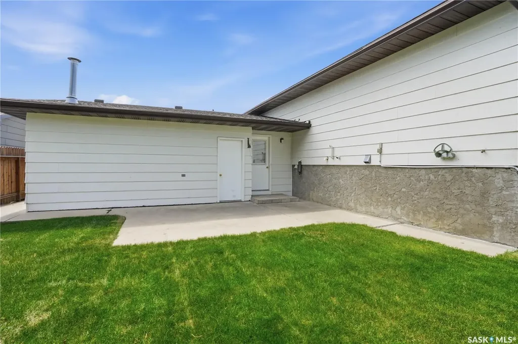 579 Tobin Crescent Saskatoon SK S7K 4N9
