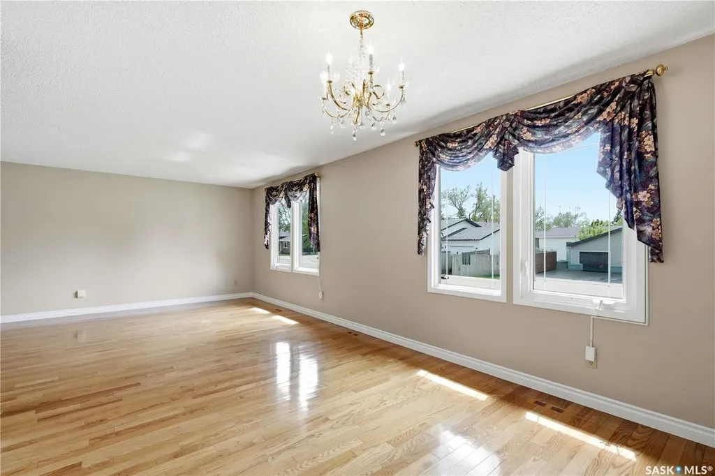 579 Tobin Crescent Saskatoon SK S7K 4N9