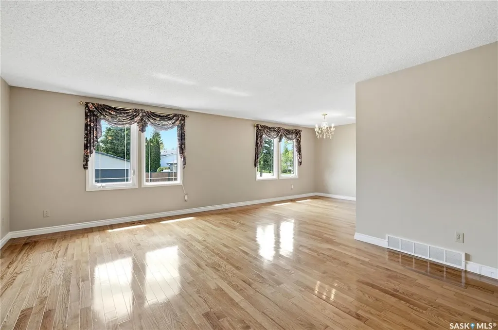 579 Tobin Crescent Saskatoon SK S7K 4N9
