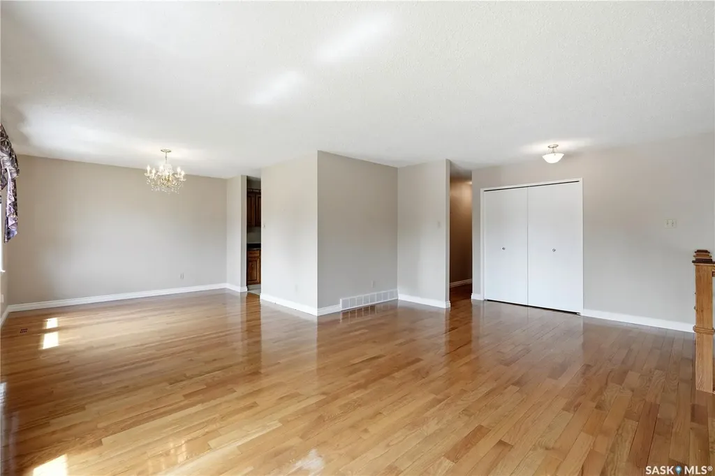 579 Tobin Crescent Saskatoon SK S7K 4N9