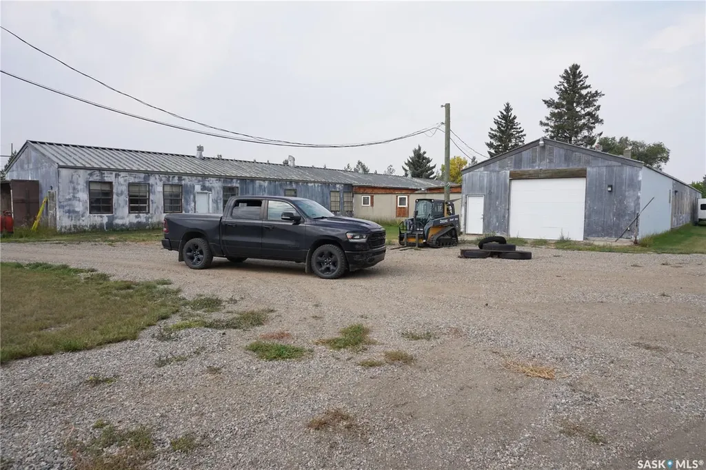 745-751 Victoria Street E Moose Jaw SK S6H 6A5