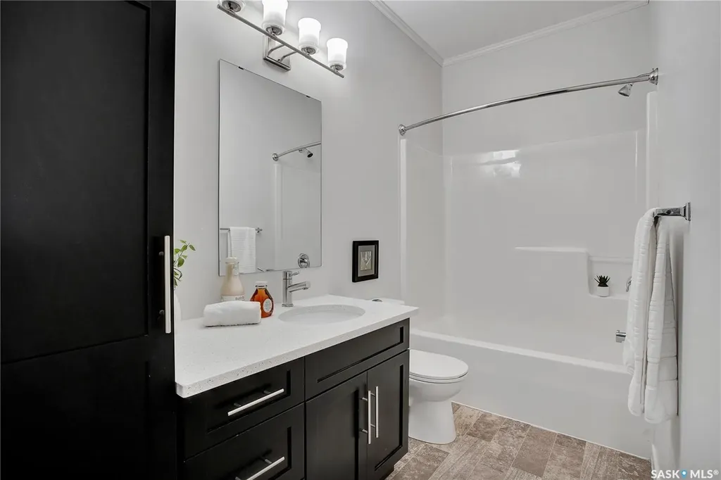 545 Hassard Close Saskatoon SK S7L 6V3