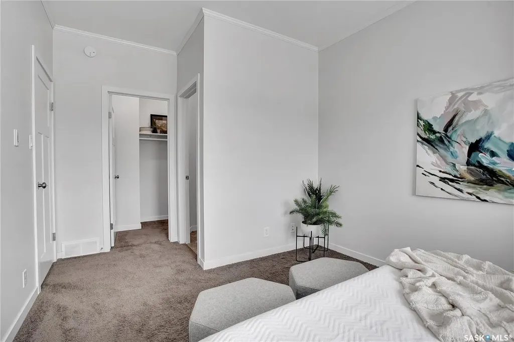 545 Hassard Close Saskatoon SK S7L 6V3