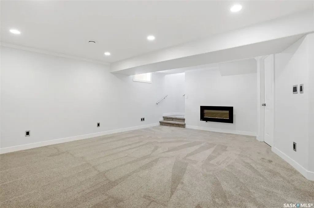 124 Riddell Crescent Regina SK S4S 5L3