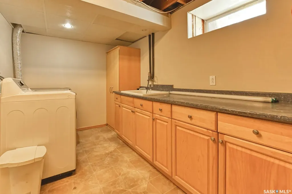 1321 Jubilee Avenue Regina SK S4S 3S8