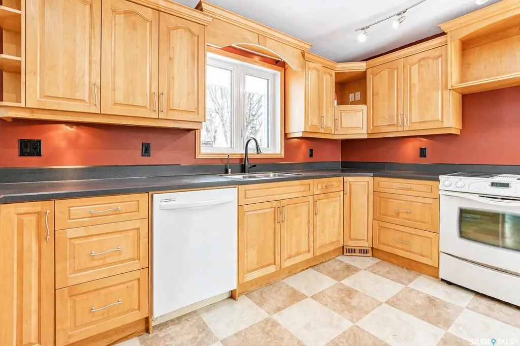 1321 Jubilee Avenue Regina SK S4S 3S8