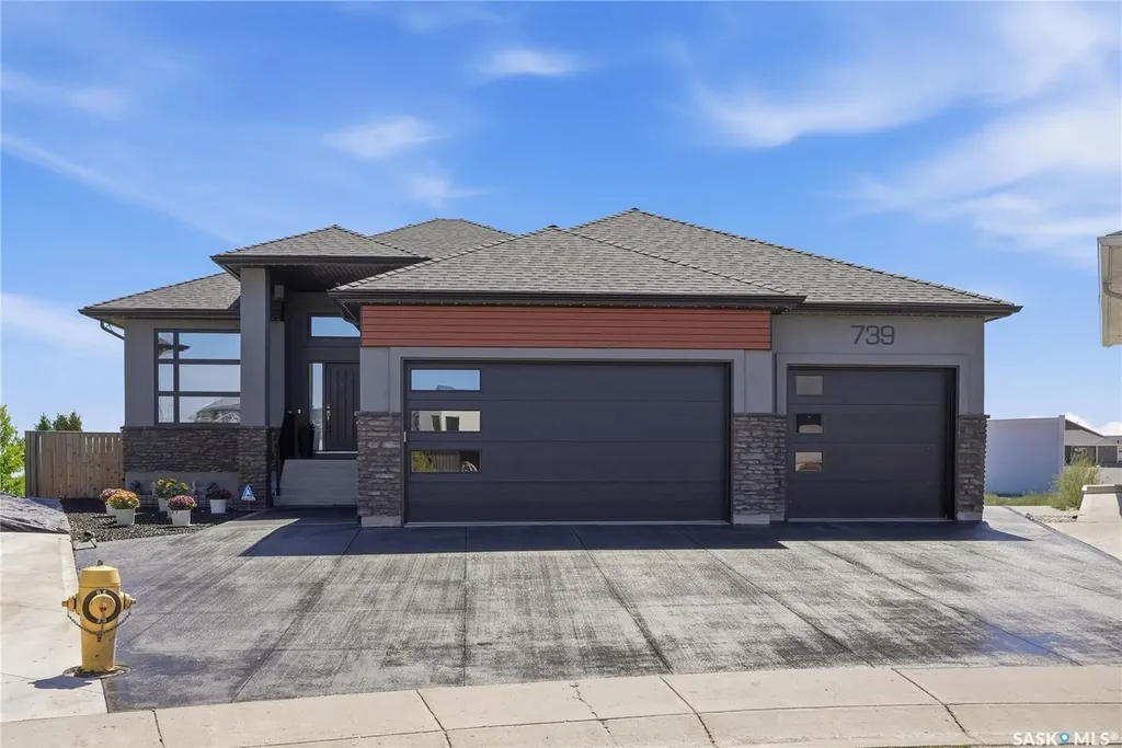 739 Hastings Cove Saskatoon SK S7V 0G6
