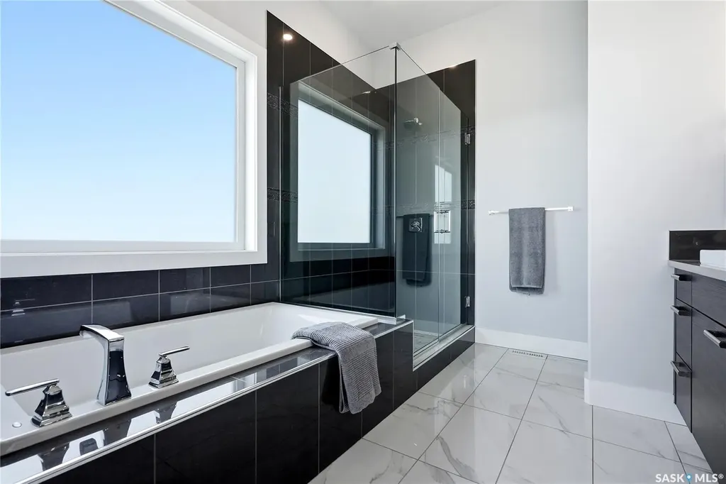 739 Hastings Cove Saskatoon SK S7V 0G6