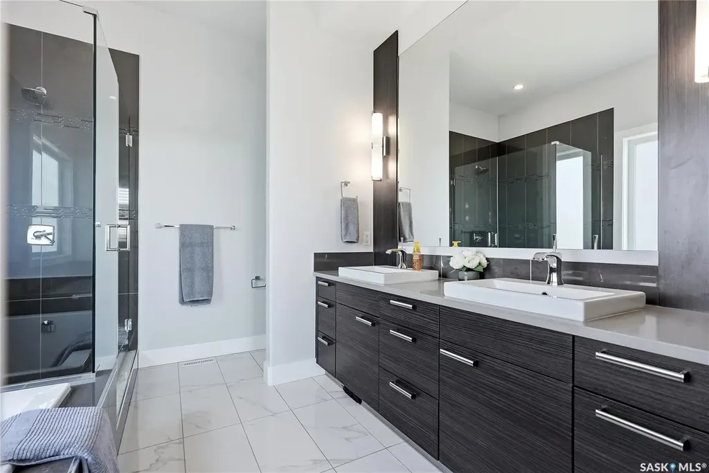739 Hastings Cove Saskatoon SK S7V 0G6